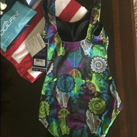 Dolfin Aquashape moderate scoop back one piece - Picture 3 of 7